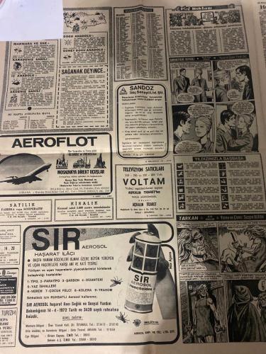 HÜRRİYET GAZETESİ - DOĞUM GÜNÜ HEDİYESİ (TURKISH NEWSPAPPER) - 23 NİSAN 1972 - SADECE DÖRT SAYFADIR -Mustafa Kemal Atatürk-İnönü-Kırıkoğlu-Bahadır Altuğ-Giuliana Meoşorası-Ferhat-Şirin-Murat Çetin-Jackie Onassis-Zühtü Tetey-Metin Soysal-Sedat-Sezgin Burak-Conni Paragon-Atatürk’ün egemenliğimizi dünyaya duyuran ilk bildirisi-Dile benden ne dilersen-Dilek kelebeğini bugün yayınladık-Hukuka saygımız İnönü’ye saygımızdan daha çoktur-Hapishane müdiresi aşka mahkûm oldu-Güzel ve ateşli Giuliana metresini öldüren mahkûmla hücrede basıldı-Bugün Ulusal Egemenlik ve Çocuk bayramı-Sünnet olan Japon genci şimdi bir Türk kızı ile evlenme şansım arttı-Ferhat ile Şirin-Astronotlar ciple sürat denemesi yaptı-Güzel kalmak isterseniz sabahları ip atlayınız-İlk sigorta emeklisi 1100 lira alıyor-Yumurta metre ile satılacak-Ata’nın bildirisi-Bugün bayram-Akbank bayramınızı kutlar-Dile benden ne dilersen
