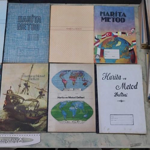 1970LER 1980LER 10 ADET HARİTA METOD OKUL DEFTERİ  20×28cm YAN KISIM SİYAH BEZLİ ESKİ KIRTASİYE DEPO MALI KIRTASİYE KOLEKSİYONU YAPANLAR İÇİN KOLEKSİYONLUK ÜRUN HALİYLE