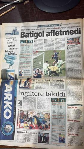 FOTOMAÇ SPOR GAZETESİ - TURKISH NEWSPAPER - DOĞUM GÜNÜ HEDİYESİ  - EKSİKSİZ TAM TAKIM GAZETE -3 HAZİRAN 2002  WERNER LORANT - CHRISTOPH DAUM - NIHAT KAHVECİ - VAHAP HACIOĞLU - HİDAYET TÜRKOĞLU - MEHMET CANSUN - ABEL XAVIER - FABIO CAPELLO - SERGEN - SUMER - RIZA ÇALIMBAY - ÜMİT KAYIHAN - ÇAĞATAY ÇAĞLAR - FEHMİ ÖZGÖLER - AHMET KONANÇ - DAVUT GÜLOĞLU - İSMAİL TÜRTÜT - ŞENOL GÜNEŞ - İLHAN MANSIZ - HAKAN ŞÜKÜR - ROBERTO CARLOS - SCOLARI - EMRE BELÖZOĞLU - RONALDO - SELÇUK MANAV - ŞAFAK KAYARLAR - DOĞAN KOLOĞLU - LEVENT TÜZEMEN - HASMET BABAOĞLU - FATİH DOĞAN  LORANT İKİNCİ DAUM OLAMAZ - CİMBOM DOYMUYOR - HASAN ŞAŞ YOLCU - YALVARARAK FUTBOLCU ALDIK - İLAHİ BARIŞ UÇAKTA KALDI - KOMANDO FENER CANLI YAYINDA - A MİLLİLER PARAYA DOYMADI - ANTALYA PAZARI - DENİZLİSPOR ZARAR ETTİ - TRABZON’A YENİ LİBERO - SERGEN İŞİ ARAP SAÇI - EZDİ GEÇTİ - ZAFERE DOYMUYOR - FENER BORSA’YA EKİM’DE GİRİYOR - HASAN ŞAŞ’A ROMA TALİP - DARISI BAŞIMIZA - FRANSA SENEGAL’E YENİLDİ - HAKAN’LA FIRTINA GİBİ ESERİZ - BREZİLY