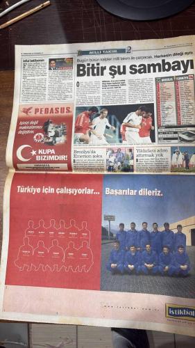 FOTOMAÇ SPOR GAZETESİ - TURKISH NEWSPAPER - DOĞUM GÜNÜ HEDİYESİ  - EKSİKSİZ TAM TAKIM GAZETE -3 HAZİRAN 2002  WERNER LORANT - CHRISTOPH DAUM - NIHAT KAHVECİ - VAHAP HACIOĞLU - HİDAYET TÜRKOĞLU - MEHMET CANSUN - ABEL XAVIER - FABIO CAPELLO - SERGEN - SUMER - RIZA ÇALIMBAY - ÜMİT KAYIHAN - ÇAĞATAY ÇAĞLAR - FEHMİ ÖZGÖLER - AHMET KONANÇ - DAVUT GÜLOĞLU - İSMAİL TÜRTÜT - ŞENOL GÜNEŞ - İLHAN MANSIZ - HAKAN ŞÜKÜR - ROBERTO CARLOS - SCOLARI - EMRE BELÖZOĞLU - RONALDO - SELÇUK MANAV - ŞAFAK KAYARLAR - DOĞAN KOLOĞLU - LEVENT TÜZEMEN - HASMET BABAOĞLU - FATİH DOĞAN  LORANT İKİNCİ DAUM OLAMAZ - CİMBOM DOYMUYOR - HASAN ŞAŞ YOLCU - YALVARARAK FUTBOLCU ALDIK - İLAHİ BARIŞ UÇAKTA KALDI - KOMANDO FENER CANLI YAYINDA - A MİLLİLER PARAYA DOYMADI - ANTALYA PAZARI - DENİZLİSPOR ZARAR ETTİ - TRABZON’A YENİ LİBERO - SERGEN İŞİ ARAP SAÇI - EZDİ GEÇTİ - ZAFERE DOYMUYOR - FENER BORSA’YA EKİM’DE GİRİYOR - HASAN ŞAŞ’A ROMA TALİP - DARISI BAŞIMIZA - FRANSA SENEGAL’E YENİLDİ - HAKAN’LA FIRTINA GİBİ ESERİZ - BREZİLY