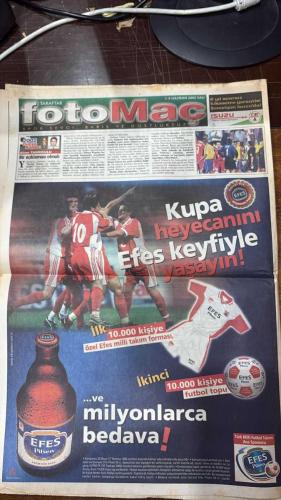 FOTOMAÇ SPOR GAZETESİ - TURKISH NEWSPAPER - DOĞUM GÜNÜ HEDİYESİ  - EKSİKSİZ TAM TAKIM GAZETE 4 HAZİRAN 2002  HASAN ŞAŞ - ÜMİT DAVALA - ALPAY - YILDIRAY BASTÜRK - EMRE BELÖZOĞLU - RONALDO - RIVALDO - ROBERTO CARLOS - ŞENOL GÜNEŞ - AYHAN BERMEK - AYKUT KOCAMAN - ABDULLAH ÇEVRİM - LEVENT TÜZEMEN - ALTAN TANRIKULU - FATİH DOĞAN - MUSTAFA YALÇIN - ŞAFAK KAYARLAR  BU TÜRK’Ü TÜM DÜNYA KONUŞUYOR - HASAN HAYRAN BIRAKTI - DÜNYA HAKSIZLIĞI GÖRDÜ - KİM’İN GAZABI - ÜMİT DAVALA: MİLAN’A DÖNMEM - PARMA HAKAN’I FENER’E ÖNERDİ - VIERI ATTI, İTALYA KAZANDI - BREZİLYA MAÇINDA HAKEM SKANDALI - ALPAY YİNE KIZARDI - ZAGO: TÜRKİYE HAKSIZ KAYBETTİ - HEDEFTEN KAYIP YOK - SADECE YILDIRAY - GÜNEŞ’İN YANLIŞLARI - NEDEN DEĞİŞTİRDİ - KUPA HEYECANI EFES İLE YAŞANIR  FENERBAHÇE - GALATASARAY - BEŞİKTAŞ - MİLLİ TAKIM - BREZİLYA - İTALYA - EKVADOR - ÇİN - KOSTA RİKA - JAPONYA - BELÇİKA - GÜNEY KORE - POLONYA - INTER - MILAN - PARMA