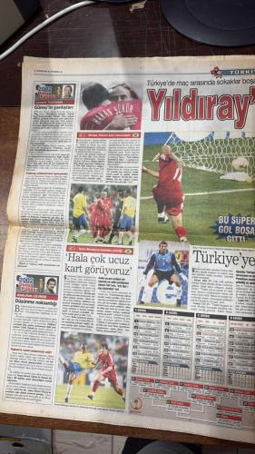 FOTOMAÇ SPOR GAZETESİ - TURKISH NEWSPAPER - DOĞUM GÜNÜ HEDİYESİ  - EKSİKSİZ TAM TAKIM GAZETE 4 HAZİRAN 2002  HASAN ŞAŞ - ÜMİT DAVALA - ALPAY - YILDIRAY BASTÜRK - EMRE BELÖZOĞLU - RONALDO - RIVALDO - ROBERTO CARLOS - ŞENOL GÜNEŞ - AYHAN BERMEK - AYKUT KOCAMAN - ABDULLAH ÇEVRİM - LEVENT TÜZEMEN - ALTAN TANRIKULU - FATİH DOĞAN - MUSTAFA YALÇIN - ŞAFAK KAYARLAR  BU TÜRK’Ü TÜM DÜNYA KONUŞUYOR - HASAN HAYRAN BIRAKTI - DÜNYA HAKSIZLIĞI GÖRDÜ - KİM’İN GAZABI - ÜMİT DAVALA: MİLAN’A DÖNMEM - PARMA HAKAN’I FENER’E ÖNERDİ - VIERI ATTI, İTALYA KAZANDI - BREZİLYA MAÇINDA HAKEM SKANDALI - ALPAY YİNE KIZARDI - ZAGO: TÜRKİYE HAKSIZ KAYBETTİ - HEDEFTEN KAYIP YOK - SADECE YILDIRAY - GÜNEŞ’İN YANLIŞLARI - NEDEN DEĞİŞTİRDİ - KUPA HEYECANI EFES İLE YAŞANIR  FENERBAHÇE - GALATASARAY - BEŞİKTAŞ - MİLLİ TAKIM - BREZİLYA - İTALYA - EKVADOR - ÇİN - KOSTA RİKA - JAPONYA - BELÇİKA - GÜNEY KORE - POLONYA - INTER - MILAN - PARMA