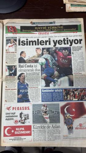 FOTOMAÇ SPOR GAZETESİ - TURKISH NEWSPAPER - DOĞUM GÜNÜ HEDİYESİ  - EKSİKSİZ TAM TAKIM GAZETE - 10 HAZİRAN 2002 ORTEGA - HAGI - POPESCU - TAFFAREL - EMRE - PARKS - KENAN ONUK - MUSTAFA YALON - SOLCİK KAYARLAR - AYHAN BERMEK - ABDULLAH ÇEVRİM - ERHAN ONAL - LEVENT TUZEMEN - ZİYA DOĞAN - ALTAN TANRIKULU - HAKAN YAĞOĞLU - KENAN YÜCEL - MİMİ SENOL - SERKAN YETİŞMİŞOĞLU - ORHAN ÇAVUŞOĞLU - KUBİLAY TOPTAŞ  FENERBAHÇELİLER ARTIK İSVEÇLİ - KEP AYNI ŞARKI - İSVEÇ KARŞILAŞMASIYLA BAŞLADI - EMRE’YE PARKS YANIT VERDİ - GRUP PUAN DURUMU - JAPONYA EMİN ADIMLARLA İLERLİYOR - SAHA DIŞINDAKİLER - BÖYLE OLMAMALIYDI - EMRE YALNIZ KALDI - HAZİN ÖYKÜ - TECRÜBE EKSİKLİĞİ - ANTRENÖRLÜK KURSU - LAZAROV KALACAK - ANTEP’İN 3 ADAYI VAR - BLYEDİÇ’TEN UYARI - ROTA AUEKWEBU’DA - BURSALI KUBİLAY LÖSEMİYİ YENDİ - TRABZONSPOR LAYIK OLDUĞU YERE GELECEK - MİLLİ PİYANGO ÇEKİLDİ  GALATASARAY - FENERBAHÇE - BEŞİKTAŞ - TRABZONSPOR - SAMSUNSPOR - KOCAELİSPOR - GAZİANTEPSPOR - ANTALYASPOR - YOZGATSPOR - BURSA - ADANASPOR - KAY