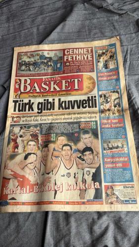 FANATİK BASKET HAFTALIK BASKETBOL GAZETESİ TURKISH NEWSPAPER - DOĞUM GÜNÜ HEDİYESİ  - TAM TAKIM EKSİKSİZ GAZETE  30 EKİM 5  KASIM  2001  - SAYI: 257 - BASKETBOL DÜNYASINDAN - BÜYÜKSÜN KOLEJ - EUROLEAGUE'DE SIRTAKİ - MİGROS'UN GURURLARI - HEDEF ZİRVE - MILLENIUM KIZLARI - EUROLEAGUE'DEN GÖRÜNÜM - ASVEL'İN UMUDU - HABER HATTI - KORAÇ'TA ÜÇTE İKİ YAPTIK - SAPORTA KUPASI'NDA START - BAYAN EUROLEAGUE BAŞLIYOR - YILDIZLAR PARLIYOR GENÇ TAKIM EN BÜYÜK KOZUMUZDUR - BARCELONA-REAL MADRID - BATI'DA HEDEF LA LAKERS - SABONIS'İN YOKLUĞU BLAZERS'I SARSACAK - SPURS YAVAŞ KINGS KALİTELİ - UTAH İYİCE GÖZDEN DÜŞTÜ - HOUSTON KAN KAYBETTİ - MINNESOTA YERİNDE SAYIYOR - DENVER, CLIPPERS VE MEMPHIS UZAKLARDA - MILWAUKEE BOMBAYI PATLATTI - NOWITZKI NİKAH TAZELEDİ - ÖZLEMİŞTİK SENİ - MAJESTELERİ DÖNDÜ - HASRET BİTTİ NBA BAŞLIYOR - GÖZLER İNDO'NUN ÜZERİNDE - STEFANOS - TOLGA ESENCİ - REHA ERUS - JEROME ALLEN - SECTION MYERS - BURÇİN BADEM - ENDER BİLGİN - ERDAL ERDİNÇ - VUJCIC - NAUMOSKI - TANJEVIC -