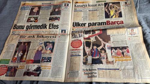 FANATİK BASKET HAFTALIK BASKETBOL GAZETESİ TURKISH NEWSPAPER - DOĞUM GÜNÜ HEDİYESİ  - TAM TAKIM EKSİKSİZ GAZETE   20-26  KASIM  2001  - SAYI: 260 -  ORTAK DİLİMİZ BASKETBOL - FANATİK BASKET - HAFTALIK BASKETBOL GAZETESİ - SKANDAL - AY-YILDIZ SAHNEDE - KAPTAN-I DERYA VEDA ETTİ - G.SARAY DOSYASI - EFES PILSEN'DE YILDIZ BİTMEZ - BİR AŞK HİKAYESİ - KANARYA KANAT AÇTI - ÜLKER PARAMBARÇA - DARÜŞŞAFAKA YİNE KAYIP - TELEKOM SAPORTA FATİHİ - DEVLERİMİZİN ROTASI İSVEÇ - KUTUP YILDIZI MİRSAD - KORAC KUPASI'NDA KARTAL GİBİ BAŞLADILAR - DERBİ SKIPPER'IN - FENERBAHÇE ZİRVEYE DOĞRU - LİDERİ DE DEVİRDİLER - COACH K'DAN REKOR KONTRAT - SALİH KARAHİSAR - GÖKAY AKIN - ÜNAL ERCİYES - MİRSAD TÜRKCAN - DERYA ÖZYER - EARL WILSON - İSMET BADEM - ALPER YILMAZ - NİLÜFER YILMAZ - AYBALA YILMAZ - BATTAL DURUSEL - REHA ERUS - HASAN ER - RADOSEVIC - SYRUS - MARCUS BROWN - MAHMUTİ - MEHMET ALİ YALÇINDAĞ - MEHMET Y. YILMAZ - SALİH ERKAN - METE AKTAŞ - ENGİN AKSÖZ - GÖKSEL ZEREN - HİDAYET TÜRKOĞLU - TAMER - ATHENA -