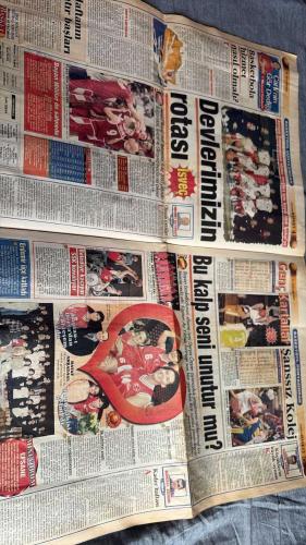 FANATİK BASKET HAFTALIK BASKETBOL GAZETESİ TURKISH NEWSPAPER - DOĞUM GÜNÜ HEDİYESİ  - TAM TAKIM EKSİKSİZ GAZETE   20-26  KASIM  2001  - SAYI: 260 -  ORTAK DİLİMİZ BASKETBOL - FANATİK BASKET - HAFTALIK BASKETBOL GAZETESİ - SKANDAL - AY-YILDIZ SAHNEDE - KAPTAN-I DERYA VEDA ETTİ - G.SARAY DOSYASI - EFES PILSEN'DE YILDIZ BİTMEZ - BİR AŞK HİKAYESİ - KANARYA KANAT AÇTI - ÜLKER PARAMBARÇA - DARÜŞŞAFAKA YİNE KAYIP - TELEKOM SAPORTA FATİHİ - DEVLERİMİZİN ROTASI İSVEÇ - KUTUP YILDIZI MİRSAD - KORAC KUPASI'NDA KARTAL GİBİ BAŞLADILAR - DERBİ SKIPPER'IN - FENERBAHÇE ZİRVEYE DOĞRU - LİDERİ DE DEVİRDİLER - COACH K'DAN REKOR KONTRAT - SALİH KARAHİSAR - GÖKAY AKIN - ÜNAL ERCİYES - MİRSAD TÜRKCAN - DERYA ÖZYER - EARL WILSON - İSMET BADEM - ALPER YILMAZ - NİLÜFER YILMAZ - AYBALA YILMAZ - BATTAL DURUSEL - REHA ERUS - HASAN ER - RADOSEVIC - SYRUS - MARCUS BROWN - MAHMUTİ - MEHMET ALİ YALÇINDAĞ - MEHMET Y. YILMAZ - SALİH ERKAN - METE AKTAŞ - ENGİN AKSÖZ - GÖKSEL ZEREN - HİDAYET TÜRKOĞLU - TAMER - ATHENA -