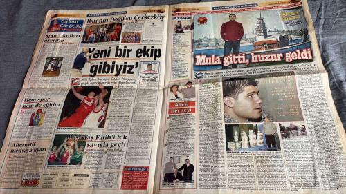FANATİK BASKET HAFTALIK BASKETBOL GAZETESİ TURKISH NEWSPAPER - DOĞUM GÜNÜ HEDİYESİ  - TAM TAKIM EKSİKSİZ GAZETE   27 KASIM- 3 ARALIK  2001  - SAYI: 261 -MAESTRO KEREM - HÜSRANDAN ZAFERE GİTTİK - ORS DEPLASMANDA GÜLDÜ - LİGE DEVAM - KENDİMİZE GELDİK, KAZANDIK - SPOR OKULLARI ÜZERİNE - HEM SPOR HEM DE EĞİTİM - ALTERNATİF MEDYAYA UYARI - BEŞİKTAŞ FATİH'İ TEK SAYIYLA GEÇTİ - DOSTLUK YİNE KAZANDI - HAYDİ PAMUKSPOR'A - MULA GİTTİ, HUZUR GELDİ - ÇERKEZKÖY AYAĞA KALKTI - ATAMIZ'IN ÇİZDİĞİ YOLDA SONSUZA KADAR YÜRÜYECEĞİZ - İNGİLTERE, OLDU Bİ KERE - RUSLAR FAZLA UÇTU - RAUL LOPEZ BIÇAK ALTINDA - ROMA'YA DÖRDÜNCÜ GUARD - VLADIMIR KRSTIC İTALYA'DA - BİLMEDEN ÖĞRETENLER - SİİRT'TE BİR İLK GERÇEKLEŞTİ - İMAJ DÜZELTİYORUZ - OYUNCULAR İÇİN CENNET - STANFORD'DAN BİR TÜRK KIZI - GÜLE GÜLE DERYA - HİDAYET NİHAYET - JORDAN ATIYOR, DİĞERLERİ BAKIYOR - SHAQ İLE JACKSON'IN ARASI AÇILDI - - DOĞAN HAKYEMEZ  - ENGİN AKSÖZ  - MEHMET ALİ YALÇINDAĞ  - MAHMUT Y. YILMAZ  - SALİH ERKAN  - ÜMİT AVCI  - TUGAY TÜYSÜZ  -