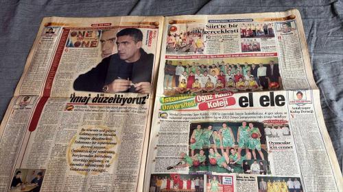 FANATİK BASKET HAFTALIK BASKETBOL GAZETESİ TURKISH NEWSPAPER - DOĞUM GÜNÜ HEDİYESİ  - TAM TAKIM EKSİKSİZ GAZETE   27 KASIM- 3 ARALIK  2001  - SAYI: 261 -MAESTRO KEREM - HÜSRANDAN ZAFERE GİTTİK - ORS DEPLASMANDA GÜLDÜ - LİGE DEVAM - KENDİMİZE GELDİK, KAZANDIK - SPOR OKULLARI ÜZERİNE - HEM SPOR HEM DE EĞİTİM - ALTERNATİF MEDYAYA UYARI - BEŞİKTAŞ FATİH'İ TEK SAYIYLA GEÇTİ - DOSTLUK YİNE KAZANDI - HAYDİ PAMUKSPOR'A - MULA GİTTİ, HUZUR GELDİ - ÇERKEZKÖY AYAĞA KALKTI - ATAMIZ'IN ÇİZDİĞİ YOLDA SONSUZA KADAR YÜRÜYECEĞİZ - İNGİLTERE, OLDU Bİ KERE - RUSLAR FAZLA UÇTU - RAUL LOPEZ BIÇAK ALTINDA - ROMA'YA DÖRDÜNCÜ GUARD - VLADIMIR KRSTIC İTALYA'DA - BİLMEDEN ÖĞRETENLER - SİİRT'TE BİR İLK GERÇEKLEŞTİ - İMAJ DÜZELTİYORUZ - OYUNCULAR İÇİN CENNET - STANFORD'DAN BİR TÜRK KIZI - GÜLE GÜLE DERYA - HİDAYET NİHAYET - JORDAN ATIYOR, DİĞERLERİ BAKIYOR - SHAQ İLE JACKSON'IN ARASI AÇILDI - - DOĞAN HAKYEMEZ  - ENGİN AKSÖZ  - MEHMET ALİ YALÇINDAĞ  - MAHMUT Y. YILMAZ  - SALİH ERKAN  - ÜMİT AVCI  - TUGAY TÜYSÜZ  -