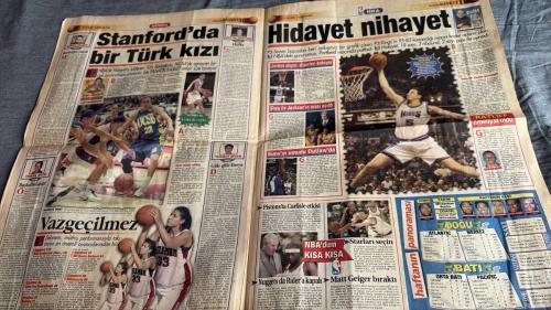 FANATİK BASKET HAFTALIK BASKETBOL GAZETESİ TURKISH NEWSPAPER - DOĞUM GÜNÜ HEDİYESİ  - TAM TAKIM EKSİKSİZ GAZETE   27 KASIM- 3 ARALIK  2001  - SAYI: 261 -MAESTRO KEREM - HÜSRANDAN ZAFERE GİTTİK - ORS DEPLASMANDA GÜLDÜ - LİGE DEVAM - KENDİMİZE GELDİK, KAZANDIK - SPOR OKULLARI ÜZERİNE - HEM SPOR HEM DE EĞİTİM - ALTERNATİF MEDYAYA UYARI - BEŞİKTAŞ FATİH'İ TEK SAYIYLA GEÇTİ - DOSTLUK YİNE KAZANDI - HAYDİ PAMUKSPOR'A - MULA GİTTİ, HUZUR GELDİ - ÇERKEZKÖY AYAĞA KALKTI - ATAMIZ'IN ÇİZDİĞİ YOLDA SONSUZA KADAR YÜRÜYECEĞİZ - İNGİLTERE, OLDU Bİ KERE - RUSLAR FAZLA UÇTU - RAUL LOPEZ BIÇAK ALTINDA - ROMA'YA DÖRDÜNCÜ GUARD - VLADIMIR KRSTIC İTALYA'DA - BİLMEDEN ÖĞRETENLER - SİİRT'TE BİR İLK GERÇEKLEŞTİ - İMAJ DÜZELTİYORUZ - OYUNCULAR İÇİN CENNET - STANFORD'DAN BİR TÜRK KIZI - GÜLE GÜLE DERYA - HİDAYET NİHAYET - JORDAN ATIYOR, DİĞERLERİ BAKIYOR - SHAQ İLE JACKSON'IN ARASI AÇILDI - - DOĞAN HAKYEMEZ  - ENGİN AKSÖZ  - MEHMET ALİ YALÇINDAĞ  - MAHMUT Y. YILMAZ  - SALİH ERKAN  - ÜMİT AVCI  - TUGAY TÜYSÜZ  -