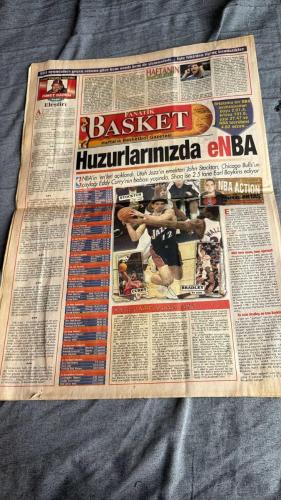 FANATİK BASKET HAFTALIK BASKETBOL GAZETESİ TURKISH NEWSPAPER - DOĞUM GÜNÜ HEDİYESİ  - TAM TAKIM EKSİKSİZ GAZETE   27 KASIM- 3 ARALIK  2001  - SAYI: 261 -MAESTRO KEREM - HÜSRANDAN ZAFERE GİTTİK - ORS DEPLASMANDA GÜLDÜ - LİGE DEVAM - KENDİMİZE GELDİK, KAZANDIK - SPOR OKULLARI ÜZERİNE - HEM SPOR HEM DE EĞİTİM - ALTERNATİF MEDYAYA UYARI - BEŞİKTAŞ FATİH'İ TEK SAYIYLA GEÇTİ - DOSTLUK YİNE KAZANDI - HAYDİ PAMUKSPOR'A - MULA GİTTİ, HUZUR GELDİ - ÇERKEZKÖY AYAĞA KALKTI - ATAMIZ'IN ÇİZDİĞİ YOLDA SONSUZA KADAR YÜRÜYECEĞİZ - İNGİLTERE, OLDU Bİ KERE - RUSLAR FAZLA UÇTU - RAUL LOPEZ BIÇAK ALTINDA - ROMA'YA DÖRDÜNCÜ GUARD - VLADIMIR KRSTIC İTALYA'DA - BİLMEDEN ÖĞRETENLER - SİİRT'TE BİR İLK GERÇEKLEŞTİ - İMAJ DÜZELTİYORUZ - OYUNCULAR İÇİN CENNET - STANFORD'DAN BİR TÜRK KIZI - GÜLE GÜLE DERYA - HİDAYET NİHAYET - JORDAN ATIYOR, DİĞERLERİ BAKIYOR - SHAQ İLE JACKSON'IN ARASI AÇILDI - - DOĞAN HAKYEMEZ  - ENGİN AKSÖZ  - MEHMET ALİ YALÇINDAĞ  - MAHMUT Y. YILMAZ  - SALİH ERKAN  - ÜMİT AVCI  - TUGAY TÜYSÜZ  -