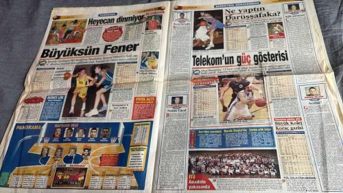 FANATİK BASKET HAFTALIK BASKETBOL GAZETESİ TURKISH NEWSPAPER - DOĞUM GÜNÜ HEDİYESİ  - TAM TAKIM EKSİKSİZ GAZETE   11-17 ARALIK  2001  - SAYI: 263-PEKÇİ'Yİ KAZANDIK - REKOR 27'DE KALDI - ÜLKER OTOMATİK VİTESTE - İPEKÇİ'DE TARİHİ GÜN - ZAFERLER DEVAM EDECEK - SEN BİR TANESİN HARUN - HAYATIMIZ BASKETBOL - BASKETBOLUN YENİ SESİ - YAMAN BİR OKUL - SARI DERBİDE KIRMIZI GALİP - GALATASARAY EZELİ RAKİBİ F.BAHÇE'Yİ YENMEYİ BAŞARDI - MRSIC-KEMAL DÜELLOSU - EUROLEAGUE'DE ÜLKER'LE GÜLDÜK - BÜYÜK KOLEJ SAVAŞTAN ÇIKTI - BASKETBOLUN SAMURAYLARI - SAĞOLUN DOSTLAR - AŞKLA YAŞAMAK - ASLAN FENER'E KÜKREDİ - KARTAL PARİS'E UÇAMADI - BEŞİKTAŞ'A TED MORALİ - KAF KAF KENDİNE GELDİ - HEYECAN VE REZALET - WOJCIN - HARUN - HALUK TUNÇERİ - KEMAL TUNÇERİ - MRSIC - SERKAN HACIOĞLU - İSMET BADEM - KURTINIATIS - DELL BISON - OKTAY ÜNER - NEDİM YÜCEL - İBRAHİM KUTLUAY - MEHMET ALİ YALÇINDAĞ - MEHMET Y. YILMAZ - SALİH ERKAN - HARMAN YAZICIOĞLU - GÜLŞAH AKKAYA - BURÇİN BADEM - ARDA URCU - ERKAN - MUSTAFA AKSOY -