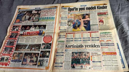 FANATİK BASKET HAFTALIK BASKETBOL GAZETESİ TURKISH NEWSPAPER - DOĞUM GÜNÜ HEDİYESİ  - TAM TAKIM EKSİKSİZ GAZETE   11-17 ARALIK  2001  - SAYI: 263-PEKÇİ'Yİ KAZANDIK - REKOR 27'DE KALDI - ÜLKER OTOMATİK VİTESTE - İPEKÇİ'DE TARİHİ GÜN - ZAFERLER DEVAM EDECEK - SEN BİR TANESİN HARUN - HAYATIMIZ BASKETBOL - BASKETBOLUN YENİ SESİ - YAMAN BİR OKUL - SARI DERBİDE KIRMIZI GALİP - GALATASARAY EZELİ RAKİBİ F.BAHÇE'Yİ YENMEYİ BAŞARDI - MRSIC-KEMAL DÜELLOSU - EUROLEAGUE'DE ÜLKER'LE GÜLDÜK - BÜYÜK KOLEJ SAVAŞTAN ÇIKTI - BASKETBOLUN SAMURAYLARI - SAĞOLUN DOSTLAR - AŞKLA YAŞAMAK - ASLAN FENER'E KÜKREDİ - KARTAL PARİS'E UÇAMADI - BEŞİKTAŞ'A TED MORALİ - KAF KAF KENDİNE GELDİ - HEYECAN VE REZALET - WOJCIN - HARUN - HALUK TUNÇERİ - KEMAL TUNÇERİ - MRSIC - SERKAN HACIOĞLU - İSMET BADEM - KURTINIATIS - DELL BISON - OKTAY ÜNER - NEDİM YÜCEL - İBRAHİM KUTLUAY - MEHMET ALİ YALÇINDAĞ - MEHMET Y. YILMAZ - SALİH ERKAN - HARMAN YAZICIOĞLU - GÜLŞAH AKKAYA - BURÇİN BADEM - ARDA URCU - ERKAN - MUSTAFA AKSOY -