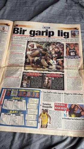 FANATİK BASKET HAFTALIK BASKETBOL GAZETESİ TURKISH NEWSPAPER - DOĞUM GÜNÜ HEDİYESİ  - TAM TAKIM EKSİKSİZ GAZETE   18-24 ARALIK  2001  - SAYI: 264- AVRUPA'DA 7 MAÇ KAYBETTİK - PAT RILEY'İN DUALARI LAKERS'LA - BASKETBOL ŞÖLENİ - HAYATIMIZ BASKETBOL - CIM BOM'UN DİRİLİŞİ - BAYRAM HEDİYESİ - ŞANS MELEKLERİ TERKETTİ - MAHMUDİ'NİN HESAPLARI TUTMADI - DOLUDİZGİN - BİZİ HAKEM MAĞLUP ETTİ - EFES PILSEN NE OLDU SANA EFES - TOPARLANMALIYIZ - OLYMPIAKOS'A PİYANGO - KARTAL'A TATLI YARAMADI - ÜLKER LORDLAR GİBİ - RENAULT KOLEJ'İ BİTİRDİ - BÜYÜK KOLEJ DİRENEMEDİ - CIM BOM DOLU DİZGİN - FUTBOL ÜLKESİNDE BASKETBOL ŞOV - ASLAN İTÜ'DEN ÇIKTI - ŞEMSETTİN SAHNE ALDI - EFES, FENER'E KÖPÜRDÜ -  İSMET BADEM - OĞUZ DİZER - MAHMUDİ - FORREST - GÖKAY AKIN - MEHMET BATURAL - EMRE - ELEY - TUNGAY BİÇ - MURAT - ŞEMSETTİN - MATTHEWS - REHA ERUS - M.BROWN - MESSINA - ATAMAN - RADOSEVIC - ROZIC - ALLEN IVERSON - KATIP MUTAPDZIC - HAKAN ARTIŞ - MEHMET ALİ YALÇINDAĞ - MEHMET Y. YILMAZ - SALİH ERKAN - ÜMİT AVCI - WHISKY