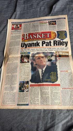 FANATİK BASKET HAFTALIK BASKETBOL GAZETESİ TURKISH NEWSPAPER - DOĞUM GÜNÜ HEDİYESİ  - TAM TAKIM EKSİKSİZ GAZETE   18-24 ARALIK  2001  - SAYI: 264- AVRUPA'DA 7 MAÇ KAYBETTİK - PAT RILEY'İN DUALARI LAKERS'LA - BASKETBOL ŞÖLENİ - HAYATIMIZ BASKETBOL - CIM BOM'UN DİRİLİŞİ - BAYRAM HEDİYESİ - ŞANS MELEKLERİ TERKETTİ - MAHMUDİ'NİN HESAPLARI TUTMADI - DOLUDİZGİN - BİZİ HAKEM MAĞLUP ETTİ - EFES PILSEN NE OLDU SANA EFES - TOPARLANMALIYIZ - OLYMPIAKOS'A PİYANGO - KARTAL'A TATLI YARAMADI - ÜLKER LORDLAR GİBİ - RENAULT KOLEJ'İ BİTİRDİ - BÜYÜK KOLEJ DİRENEMEDİ - CIM BOM DOLU DİZGİN - FUTBOL ÜLKESİNDE BASKETBOL ŞOV - ASLAN İTÜ'DEN ÇIKTI - ŞEMSETTİN SAHNE ALDI - EFES, FENER'E KÖPÜRDÜ -  İSMET BADEM - OĞUZ DİZER - MAHMUDİ - FORREST - GÖKAY AKIN - MEHMET BATURAL - EMRE - ELEY - TUNGAY BİÇ - MURAT - ŞEMSETTİN - MATTHEWS - REHA ERUS - M.BROWN - MESSINA - ATAMAN - RADOSEVIC - ROZIC - ALLEN IVERSON - KATIP MUTAPDZIC - HAKAN ARTIŞ - MEHMET ALİ YALÇINDAĞ - MEHMET Y. YILMAZ - SALİH ERKAN - ÜMİT AVCI - WHISKY