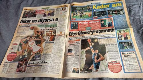FANATİK BASKET HAFTALIK BASKETBOL GAZETESİ TURKISH NEWSPAPER - DOĞUM GÜNÜ HEDİYESİ  - TAM TAKIM EKSİKSİZ GAZETE   25-31ARALIK  2001  - SAYI: 264-  TURGAY DEMİREL VE AYDIN ÖRS'E MESLEK ÖDÜLÜ  - KARATAŞ ÖDÜL  - ÜLKER NE DİYORSA O  - TED KOLEJ'İ İKİYE KATLADILAR  - TELEKOM'DAN KAÇIŞ YOK  - HARİKASIN TELEKOM  - TÜRK TELEKOM STRASBOURG: ÇOK ÜSTÜNDÜK  - SAPORTADA DEVAM  - CRITIC SHUTTER  - EFES ÇİZME'Yİ AŞAMADI  - EFES PİLSEN: BENETTON TREVISO  - MAÇIN KADER ADAMI  - YENİLGİLER SERİSİ SÜRÜJOR  - KAÇAN SMAÇLAR VE FAULLER  - BUNU HAKETMEDİK  - BENETTON TİTREDİ  - D'ANTONI: GARBAJOSA SAĞOLSUN  - ESRARENGİZ OLAY  - SORUMLU YA DA SORUMSUZ KİM?  - KARA KARTALLAR UMUT SAÇIYOR  - FENER'İN FRENİ PATLADI  - DARÜŞŞAFAKA NİHAYET...  - GENÇ KARTALLAR'IN GÜNÜ  - TURGAY DEMİREL  - AYDIN ÖRS  - KARATAŞ  - EZZETTİN SOMER  - KAMBALA  - MEHMET BATURAL  - ÖZERHUN  - MAHMUDİ  - D'ANTONI  - GARBAJOSA  - MARCUS BROWN  - KEMAL  - ERAT YILMAER  - UMUT  - MURAT ÖZGÜL  - TUNGAY BİEN  - ENGİN ANSÖZ  -