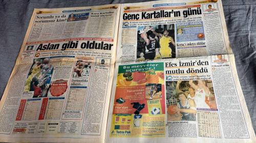 FANATİK BASKET HAFTALIK BASKETBOL GAZETESİ TURKISH NEWSPAPER - DOĞUM GÜNÜ HEDİYESİ  - TAM TAKIM EKSİKSİZ GAZETE   25-31ARALIK  2001  - SAYI: 264-  TURGAY DEMİREL VE AYDIN ÖRS'E MESLEK ÖDÜLÜ  - KARATAŞ ÖDÜL  - ÜLKER NE DİYORSA O  - TED KOLEJ'İ İKİYE KATLADILAR  - TELEKOM'DAN KAÇIŞ YOK  - HARİKASIN TELEKOM  - TÜRK TELEKOM STRASBOURG: ÇOK ÜSTÜNDÜK  - SAPORTADA DEVAM  - CRITIC SHUTTER  - EFES ÇİZME'Yİ AŞAMADI  - EFES PİLSEN: BENETTON TREVISO  - MAÇIN KADER ADAMI  - YENİLGİLER SERİSİ SÜRÜJOR  - KAÇAN SMAÇLAR VE FAULLER  - BUNU HAKETMEDİK  - BENETTON TİTREDİ  - D'ANTONI: GARBAJOSA SAĞOLSUN  - ESRARENGİZ OLAY  - SORUMLU YA DA SORUMSUZ KİM?  - KARA KARTALLAR UMUT SAÇIYOR  - FENER'İN FRENİ PATLADI  - DARÜŞŞAFAKA NİHAYET...  - GENÇ KARTALLAR'IN GÜNÜ  - TURGAY DEMİREL  - AYDIN ÖRS  - KARATAŞ  - EZZETTİN SOMER  - KAMBALA  - MEHMET BATURAL  - ÖZERHUN  - MAHMUDİ  - D'ANTONI  - GARBAJOSA  - MARCUS BROWN  - KEMAL  - ERAT YILMAER  - UMUT  - MURAT ÖZGÜL  - TUNGAY BİEN  - ENGİN ANSÖZ  -