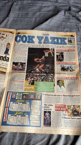 FANATİK BASKET HAFTALIK BASKETBOL GAZETESİ TURKISH NEWSPAPER - DOĞUM GÜNÜ HEDİYESİ  - TAM TAKIM EKSİKSİZ GAZETE   25-31ARALIK  2001  - SAYI: 264-  TURGAY DEMİREL VE AYDIN ÖRS'E MESLEK ÖDÜLÜ  - KARATAŞ ÖDÜL  - ÜLKER NE DİYORSA O  - TED KOLEJ'İ İKİYE KATLADILAR  - TELEKOM'DAN KAÇIŞ YOK  - HARİKASIN TELEKOM  - TÜRK TELEKOM STRASBOURG: ÇOK ÜSTÜNDÜK  - SAPORTADA DEVAM  - CRITIC SHUTTER  - EFES ÇİZME'Yİ AŞAMADI  - EFES PİLSEN: BENETTON TREVISO  - MAÇIN KADER ADAMI  - YENİLGİLER SERİSİ SÜRÜJOR  - KAÇAN SMAÇLAR VE FAULLER  - BUNU HAKETMEDİK  - BENETTON TİTREDİ  - D'ANTONI: GARBAJOSA SAĞOLSUN  - ESRARENGİZ OLAY  - SORUMLU YA DA SORUMSUZ KİM?  - KARA KARTALLAR UMUT SAÇIYOR  - FENER'İN FRENİ PATLADI  - DARÜŞŞAFAKA NİHAYET...  - GENÇ KARTALLAR'IN GÜNÜ  - TURGAY DEMİREL  - AYDIN ÖRS  - KARATAŞ  - EZZETTİN SOMER  - KAMBALA  - MEHMET BATURAL  - ÖZERHUN  - MAHMUDİ  - D'ANTONI  - GARBAJOSA  - MARCUS BROWN  - KEMAL  - ERAT YILMAER  - UMUT  - MURAT ÖZGÜL  - TUNGAY BİEN  - ENGİN ANSÖZ  -
