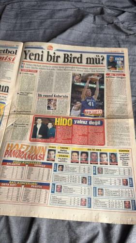 FANATİK BASKET HAFTALIK BASKETBOL GAZETESİ TURKISH NEWSPAPER - DOĞUM GÜNÜ HEDİYESİ  - TAM TAKIM EKSİKSİZ GAZETE 26 ARALIK 2000 -1 OCAK 2001    - SAYI: 213-   KOLEJ'DEN SAVUNMA DERSİ - ÜLKER ŞAŞIRTIYOR - KOLEJ'DEN GEÇER NOT - BEŞİKTAŞ PORTO'YU YENDİ TURU GEÇTİ - KARTAL İZMİR'DE DE KARTAL - TÜRKİYE M.K.PAŞA'YI KEŞFETTİ - TELEKOM'UN EARL'Ü VAR - SON PERİYODDA KAZANDI - KARŞIYAKA FRANSIZ KALDI - CERGİN MAÇ KANARYA'DAN - FENER LİGİ MİSKET HAVASI ES GEÇİYOR - FENEBAHÇE, KORAÇ KUPASI'NDA KARŞILAŞTIĞI TELEKOM'U ANKARA'DA DA YENEREK GRUPTA LİDERLİĞİ GARANTİLEDİ - OLUMLU HABERLER - SALONDA YÜKSEK TANSİYON - TRİBÜNDE TARTIŞTILAR - HEM MUTLU HEM KIZGIN - KARTAL YÜKSELİŞTE - İZMİR FİRE VERDİ - TÜRKİYE'DE OYUNCU MENAJERLİĞİ - YÖNETİMDE BAYRAK DEĞİŞİMİ - BENETTON'UN UÇARI RENGİ - EARL  - FURK  - NECATİ GÜLER  - KEMAL DİNÇER  - BEARD  - ESAT YILMAER  - FEHMİ SADIKOĞLU  - KORAY MINCİNOZLU  - ORHUN  - ENE  - CEM BÖLMETEPE  - MEHMET ALİ YALÇINDAĞ  - MEHMET Y. YILMAZ  - ERKAN  - DAVO  - İSMET BADEM  -