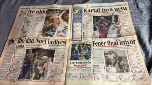 FANATİK BASKET HAFTALIK BASKETBOL GAZETESİ TURKISH NEWSPAPER - DOĞUM GÜNÜ HEDİYESİ  - TAM TAKIM EKSİKSİZ GAZETE 26 ARALIK 2000 -1 OCAK 2001    - SAYI: 213-   KOLEJ'DEN SAVUNMA DERSİ - ÜLKER ŞAŞIRTIYOR - KOLEJ'DEN GEÇER NOT - BEŞİKTAŞ PORTO'YU YENDİ TURU GEÇTİ - KARTAL İZMİR'DE DE KARTAL - TÜRKİYE M.K.PAŞA'YI KEŞFETTİ - TELEKOM'UN EARL'Ü VAR - SON PERİYODDA KAZANDI - KARŞIYAKA FRANSIZ KALDI - CERGİN MAÇ KANARYA'DAN - FENER LİGİ MİSKET HAVASI ES GEÇİYOR - FENEBAHÇE, KORAÇ KUPASI'NDA KARŞILAŞTIĞI TELEKOM'U ANKARA'DA DA YENEREK GRUPTA LİDERLİĞİ GARANTİLEDİ - OLUMLU HABERLER - SALONDA YÜKSEK TANSİYON - TRİBÜNDE TARTIŞTILAR - HEM MUTLU HEM KIZGIN - KARTAL YÜKSELİŞTE - İZMİR FİRE VERDİ - TÜRKİYE'DE OYUNCU MENAJERLİĞİ - YÖNETİMDE BAYRAK DEĞİŞİMİ - BENETTON'UN UÇARI RENGİ - EARL  - FURK  - NECATİ GÜLER  - KEMAL DİNÇER  - BEARD  - ESAT YILMAER  - FEHMİ SADIKOĞLU  - KORAY MINCİNOZLU  - ORHUN  - ENE  - CEM BÖLMETEPE  - MEHMET ALİ YALÇINDAĞ  - MEHMET Y. YILMAZ  - ERKAN  - DAVO  - İSMET BADEM  -