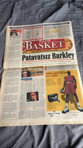 FANATİK BASKET HAFTALIK BASKETBOL GAZETESİ TURKISH NEWSPAPER - DOĞUM GÜNÜ HEDİYESİ  - TAM TAKIM EKSİKSİZ GAZETE 26 ARALIK 2000 -1 OCAK 2001    - SAYI: 213-   KOLEJ'DEN SAVUNMA DERSİ - ÜLKER ŞAŞIRTIYOR - KOLEJ'DEN GEÇER NOT - BEŞİKTAŞ PORTO'YU YENDİ TURU GEÇTİ - KARTAL İZMİR'DE DE KARTAL - TÜRKİYE M.K.PAŞA'YI KEŞFETTİ - TELEKOM'UN EARL'Ü VAR - SON PERİYODDA KAZANDI - KARŞIYAKA FRANSIZ KALDI - CERGİN MAÇ KANARYA'DAN - FENER LİGİ MİSKET HAVASI ES GEÇİYOR - FENEBAHÇE, KORAÇ KUPASI'NDA KARŞILAŞTIĞI TELEKOM'U ANKARA'DA DA YENEREK GRUPTA LİDERLİĞİ GARANTİLEDİ - OLUMLU HABERLER - SALONDA YÜKSEK TANSİYON - TRİBÜNDE TARTIŞTILAR - HEM MUTLU HEM KIZGIN - KARTAL YÜKSELİŞTE - İZMİR FİRE VERDİ - TÜRKİYE'DE OYUNCU MENAJERLİĞİ - YÖNETİMDE BAYRAK DEĞİŞİMİ - BENETTON'UN UÇARI RENGİ - EARL  - FURK  - NECATİ GÜLER  - KEMAL DİNÇER  - BEARD  - ESAT YILMAER  - FEHMİ SADIKOĞLU  - KORAY MINCİNOZLU  - ORHUN  - ENE  - CEM BÖLMETEPE  - MEHMET ALİ YALÇINDAĞ  - MEHMET Y. YILMAZ  - ERKAN  - DAVO  - İSMET BADEM  -