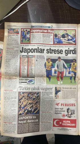 FOTOMAÇ SPOR GAZETESİ - TURKISH NEWSPAPER - DOĞUM GÜNÜ HEDİYESİ  - EKSİKSİZ TAM TAKIM GAZETE - 18 HAZİRAN 2002 SALI  AZİZ YILDIRIM - NİHAT ÖZDEMİR - ALİ YILDIRIM - ORTEGA - ALMEYDA - WASHINGTON - SERGEN YALÇIN - AHMET DURSUN - YILDIRIM DEMİRÖREN - HÜSNÜ GÜRELİ - İBRAHİM ALTINSAY - ALİ DÜRÜST - OZHAN CANAYDIN - MONDRAGON - PASCAL NOUMA - BURAK ELMAS - OSCAR CORDOBA - ZAGO - HAKAN ŞÜKÜR - EMRE BELÖZOĞLU - OKAN BURUK - YILDIRAY BAŞTÜRK - LUCIO - MUSTAFA DENİZLİ - ŞENOL GÜNEŞ - SCOLARI - TUNCAY ŞANLI - SERVET ÇETİN - HENRIK LARSSON - BRUNO METSU - HENRI CAMARA - ALPAY ÖZALAN - ERGÜN PENBE - RÜŞTÜ REÇBER - COLLINA  GALATASARAY SERHAT’LA ANLAŞTI, FENERBAHÇE ALARMA GEÇTİ - A MİLLİ TAKIM BUGÜN JAPONYA İLE ÇEYREK FİNAL İÇİN SAHADA - ŞENOL GÜNEŞ: “FUTBOLCULAR TARİH ÖTESİNE GEÇECEK” - HAKAN ŞÜKÜR 77. KEZ MİLLİ FORMAYI GİYEREK REKOR KIRDI - RÜŞTÜ SAKATLIĞA RAĞMEN KALEDE - ALPAY: “TURA YAKIN TARAF BİZİZ” - OKAN BURUK SAKATLIĞI NEDENİYLE KUPADA FORMA GİYEMEDİ, SENEGAL MAÇINA YETİŞMEYİ UMUYOR - SENEG