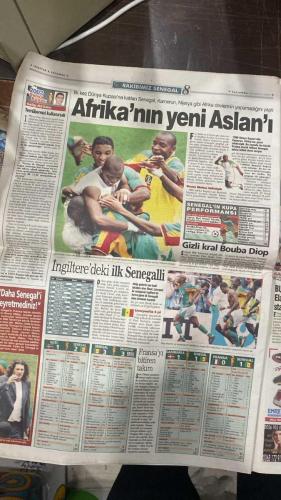 FOTOMAÇ SPOR GAZETESİ - TURKISH NEWSPAPER - DOĞUM GÜNÜ HEDİYESİ  - EKSİKSİZ TAM TAKIM GAZETE - 19 HAZİRAN 2002 ÇARŞAMBA  ÜMİT DAVALA - ALPAY ÖZALAN - HAKAN ŞÜKÜR - RÜŞTÜ REÇBER - EMRE BELÖZOĞLU - OKAN BURUK - YILDIRAY BAŞTÜRK - ŞENOL GÜNEŞ - COLLINA - HENRI CAMARA - BRUNO METSU - HENRIK LARSSON - AZİZ YILDIRIM - ALİ YILDIRIM - ORTEGA - ALMEYDA - WASHINGTON - SERGEN YALÇIN - AHMET DURSUN - YILDIRIM DEMİRÖREN - HÜSNÜ GÜRELİ - İBRAHİM ALTINSAY - ALİ DÜRÜST - OZHAN CANAYDIN - MONDRAGON - PASCAL NOUMA - BURAK ELMAS - OSCAR CORDOBA - ZAGO  TÜRKİYE TARİH YAZDI: JAPONYA’YI ÜMİT DAVALA’NIN HARİKA KAFA GOLÜYLE 1-0 YENEREK ÇEYREK FİNALE YÜKSELDİ - TÜRKİYE DÜNYANIN EN İYİ 8 TAKIMI ARASINDA - ALPAY MAÇIN YILDIZI SEÇİLDİ - TÜRKİYE’NİN RAKİBİ SENEGAL, MAÇ 22 HAZİRAN’DA OSAKA’DA - ŞENOL GÜNEŞ: “TARİH YAZIYORUZ, HEDEF YARI FİNAL” - HAKAN ŞÜKÜR 77. KEZ MİLLİ FORMAYI GİYEREK REKOR KIRDI - RÜŞTÜ SAKATLIĞA RAĞMEN KALEDE - OKAN BURUK: “SENEGAL MAÇINA YETİŞMEYİ UMUYORUM” - LARSSON MİLLİ TAKIMI BIRAKTI - METS