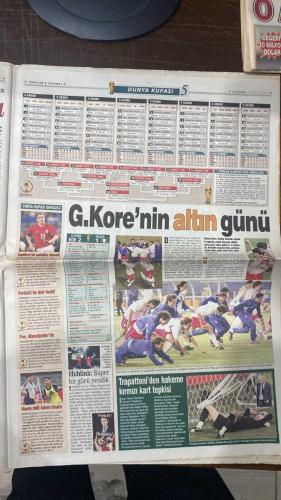 FOTOMAÇ SPOR GAZETESİ - TURKISH NEWSPAPER - DOĞUM GÜNÜ HEDİYESİ  - EKSİKSİZ TAM TAKIM GAZETE - 19 HAZİRAN 2002 ÇARŞAMBA  ÜMİT DAVALA - ALPAY ÖZALAN - HAKAN ŞÜKÜR - RÜŞTÜ REÇBER - EMRE BELÖZOĞLU - OKAN BURUK - YILDIRAY BAŞTÜRK - ŞENOL GÜNEŞ - COLLINA - HENRI CAMARA - BRUNO METSU - HENRIK LARSSON - AZİZ YILDIRIM - ALİ YILDIRIM - ORTEGA - ALMEYDA - WASHINGTON - SERGEN YALÇIN - AHMET DURSUN - YILDIRIM DEMİRÖREN - HÜSNÜ GÜRELİ - İBRAHİM ALTINSAY - ALİ DÜRÜST - OZHAN CANAYDIN - MONDRAGON - PASCAL NOUMA - BURAK ELMAS - OSCAR CORDOBA - ZAGO  TÜRKİYE TARİH YAZDI: JAPONYA’YI ÜMİT DAVALA’NIN HARİKA KAFA GOLÜYLE 1-0 YENEREK ÇEYREK FİNALE YÜKSELDİ - TÜRKİYE DÜNYANIN EN İYİ 8 TAKIMI ARASINDA - ALPAY MAÇIN YILDIZI SEÇİLDİ - TÜRKİYE’NİN RAKİBİ SENEGAL, MAÇ 22 HAZİRAN’DA OSAKA’DA - ŞENOL GÜNEŞ: “TARİH YAZIYORUZ, HEDEF YARI FİNAL” - HAKAN ŞÜKÜR 77. KEZ MİLLİ FORMAYI GİYEREK REKOR KIRDI - RÜŞTÜ SAKATLIĞA RAĞMEN KALEDE - OKAN BURUK: “SENEGAL MAÇINA YETİŞMEYİ UMUYORUM” - LARSSON MİLLİ TAKIMI BIRAKTI - METS