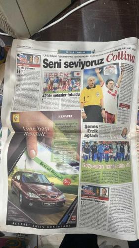 FOTOMAÇ SPOR GAZETESİ - TURKISH NEWSPAPER - DOĞUM GÜNÜ HEDİYESİ  - EKSİKSİZ TAM TAKIM GAZETE - 19 HAZİRAN 2002 ÇARŞAMBA  ÜMİT DAVALA - ALPAY ÖZALAN - HAKAN ŞÜKÜR - RÜŞTÜ REÇBER - EMRE BELÖZOĞLU - OKAN BURUK - YILDIRAY BAŞTÜRK - ŞENOL GÜNEŞ - COLLINA - HENRI CAMARA - BRUNO METSU - HENRIK LARSSON - AZİZ YILDIRIM - ALİ YILDIRIM - ORTEGA - ALMEYDA - WASHINGTON - SERGEN YALÇIN - AHMET DURSUN - YILDIRIM DEMİRÖREN - HÜSNÜ GÜRELİ - İBRAHİM ALTINSAY - ALİ DÜRÜST - OZHAN CANAYDIN - MONDRAGON - PASCAL NOUMA - BURAK ELMAS - OSCAR CORDOBA - ZAGO  TÜRKİYE TARİH YAZDI: JAPONYA’YI ÜMİT DAVALA’NIN HARİKA KAFA GOLÜYLE 1-0 YENEREK ÇEYREK FİNALE YÜKSELDİ - TÜRKİYE DÜNYANIN EN İYİ 8 TAKIMI ARASINDA - ALPAY MAÇIN YILDIZI SEÇİLDİ - TÜRKİYE’NİN RAKİBİ SENEGAL, MAÇ 22 HAZİRAN’DA OSAKA’DA - ŞENOL GÜNEŞ: “TARİH YAZIYORUZ, HEDEF YARI FİNAL” - HAKAN ŞÜKÜR 77. KEZ MİLLİ FORMAYI GİYEREK REKOR KIRDI - RÜŞTÜ SAKATLIĞA RAĞMEN KALEDE - OKAN BURUK: “SENEGAL MAÇINA YETİŞMEYİ UMUYORUM” - LARSSON MİLLİ TAKIMI BIRAKTI - METS