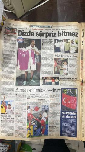 FOTOMAÇ SPOR GAZETESİ - TURKISH NEWSPAPER - DOĞUM GÜNÜ HEDİYESİ  - EKSİKSİZ TAM TAKIM GAZETE - 20 HAZİRAN 2002 PERŞEMBE  RÜŞTÜ REÇBER - ALPAY ÖZALAN - ÜMİT DAVALA - HAKAN ŞÜKÜR - EMRE BELÖZOĞLU - OKAN BURUK - YILDIRAY BAŞTÜRK - ŞENOL GÜNEŞ - HASAN ŞAŞ - BÜLENT KORKMAZ - ERGÜN PENBE - TUGAY KERİMOĞLU - OSCAR RUIZ - AZİZ YILDIRIM - ALİ YILDIRIM - ORTEGA - ALMEYDA - WASHINGTON - SERGEN YALÇIN - AHMET DURSUN - YILDIRIM DEMİRÖREN - HÜSNÜ GÜRELİ - İBRAHİM ALTINSAY - ALİ DÜRÜST - OZHAN CANAYDIN - MONDRAGON - PASCAL NOUMA - BURAK ELMAS - OSCAR CORDOBA - ZAGO - JANCKER - CAPONE  DÜNYA KUPASI’NDA TÜRK YILDIZLAR AVRUPA DEVLERİNİN RADARINDA: EMRE İÇİN ARSENAL, HASAN İÇİN JUVENTUS VE ROMA, ALPAY İÇİN DORTMUND, YILDIRAY İÇİN BAYERN DEVREDE - RÜŞTÜ MANCHESTER UNITED’IN HEDEFİNDE - ÜMİT DAVALA İÇİN MANCHESTER VE MİLAN TAKİPTE - HASAN ŞAŞ’A GALATASARAY’DAN 3 YIL İÇİN 3.3 MİLYON DOLAR TEKLİF - GALATASARAY JANCKER İÇİN BAYERN MÜNİH’LE PAZARLIKTA, FİYAT 5.5 MİLYON DOLARA İNDİ - MONDRAGON’UN FRANSA YASAĞI