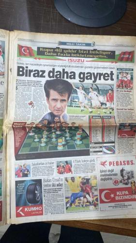FOTOMAÇ SPOR GAZETESİ - TURKISH NEWSPAPER - DOĞUM GÜNÜ HEDİYESİ  - EKSİKSİZ TAM TAKIM GAZETE - 22 HAZİRAN 2002 CUMARTESİ  ALMEYDA - JILBERTO SILVA - SADETTİN SARAN - HAKAN BİLAL KUTLUALP - LORANT - ALİ GÜNEŞ - WASHINGTON - REVIVO - ORTEGA - CEYHUN - YUSUF - OKTAY - MUSTAFA DOĞAN - RAPAIÇ - OGÜN - MONDRAGON - HASAN ŞAŞ - CAPONE - FATİH TERİM - MAURICIO POCHETTINO - DJALMINHA - ALPAY ÖZALAN - HAKAN ŞÜKÜR - ŞENOL GÜNEŞ - BRUNO METSU - HAKAN ÜNSAL - ERGÜN PENBE - ABDULLAH ERCAN - OSCAR RUIZ  TÜRKİYE SENEGAL KARŞISINDA: ÇEYREK FİNAL YETMEZ, HEDEF YARI FİNAL - OSAKA’DA SAHNE ALIYORUZ, MAÇI OSCAR RUIZ YÖNETECEK - HAKAN ÜNSAL SAKAT, YERİNE ERGÜN YA DA ABDULLAH - ŞENOL GÜNEŞ: “OYUNCULARIMDAN OLAĞANDIŞI BİR ŞEY İSTEMİYORUM, SADECE BİRAZ DAHA FAZLA GAYRET” - ALPAY: “SENEGAL’İ YENİP DÜNYANIN EN İYİ 4 TAKIMINDAN BİRİ OLACAĞIZ” - HAKAN ŞÜKÜR: “İŞİMİZ BİTMEDİ, DAHA ÇOK ZAFER VAR” - BREZİLYA İNGİLTERE’Yİ YENEREK YARI FİNALDE, ALMANYA ABD’Yİ ELEDİ - FENERBAHÇE SON YABANCI TRANSFERİNDE GILBERTO SILVA’YI