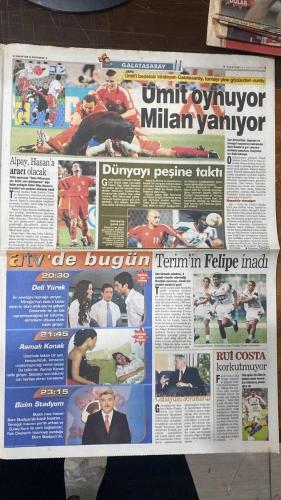 FOTOMAÇ SPOR GAZETESİ - TURKISH NEWSPAPER - DOĞUM GÜNÜ HEDİYESİ  - EKSİKSİZ TAM TAKIM GAZETE -24 HAZİRAN 2002 PAZARTESİ  İLHAN MANSIZ - ÜMİT DAVALA - RÜŞTÜ REÇBER - ALPAY ÖZALAN - BÜLENT KORKMAZ - FATİH AKYEL - ERGÜN PENBE - TUGAY KERİMOĞLU - EMRE BELÖZOĞLU - YILDIRAY BAŞTÜRK - HASAN ŞAŞ - HAKAN ŞÜKÜR - ŞENOL GÜNEŞ - EL HADJI DIOUF - BRUNO METSU - CELAL DOĞAN - ARIEL ORTEGA - GILBERTO SILVA - WASHINGTON - REVIVO - ALİ GÜNEŞ - NİHAT KAHVECİ - SİMAO - FİKRET ÜNLÜ  TÜRKİYE TARİH YAZDI: SENEGAL’İ İLHAN MANSIZ’IN ALTIN GOLÜYLE 1-0 YENEREK YARI FİNALE YÜKSELDİ - DÜNYA BASINI TÜRKİYE’Yİ MANŞETLERİNE TAŞIDI, “FUTBOLUN TANRISI” - ŞENOL GÜNEŞ: “OYUNCULARIMDAN SADECE BİRAZ DAHA GAYRET İSTİYORUM” - BREZİLYA İNGİLTERE’Yİ YENEREK YARI FİNALDE, ALMANYA ABD’Yİ ELEDİ - YARI FİNALDE RAKİBİMİZ BREZİLYA, MAÇI KİM MILTON NIELSEN YÖNETECEK - METSU: “ÇOK KALİTELİ BİR TÜRK TAKIMINA KARŞI KAYBETTİK” - DIOUF: “GALİBİYETİ HAK ETTİLER” - TÜRKİYE DÜNDYADA EN İYİ İLK 4 TAKIM ARASINDA