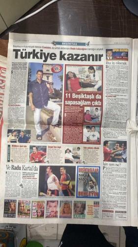 FOTOMAÇ SPOR GAZETESİ - TURKISH NEWSPAPER - DOĞUM GÜNÜ HEDİYESİ  - EKSİKSİZ TAM TAKIM GAZETE -25 HAZİRAN 2002 SALI  ARIEL ORTEGA - REVIVO - AZİZ YILDIRIM - ALİ YILDIRIM - ALPAY ÖZALAN - RÜŞTÜ REÇBER - HASAN ŞAŞ - ÜMİT DAVALA - YILDIRAY BAŞTÜRK - EMRE BELÖZOĞLU - HAKAN ŞÜKÜR - ŞENOL GÜNEŞ - TUGAY KERİMOĞLU - BÜLENT KORKMAZ - FATİH AKYEL - HAKAN ÜNSAL - ABDULLAH ERCAN - ERGÜN PENBE - GILBERTO SILVA - NİHAT KAHVECİ - SİMAO - FİKRET ÜNLÜ - HECTOR CUPER  ORTEGA RESMEN FENERBAHÇE’DE: “10 NUMARA BİZİM DEĞİL, FENERBAHÇE’NİN” - REVIVO İLE DOSTANE GÖRÜŞME, “FORMA VE NUMARA ÖNEMLİ DEĞİL” - AZİZ YILDIRIM: “ORTEGA 4 YIL SONRA BİLE TÜRKİYE’NİN ELÇİSİ OLACAK” - FIFA ALL STAR KADROSUNDA 3 TÜRK: HASAN ŞAŞ, RÜŞTÜ, ALPAY - ŞENOL GÜNEŞ EN İYİ TEKNİK ADAMLAR ARASINDA - ŞİŞLİ BELEDİYESİ MİLLİ TAKIM ANITI İÇİN PROJE YARIŞMASI AÇIYOR - TÜRKİYE YARI FİNALDE BREZİLYA İLE KARŞILAŞACAK, MAÇI KİM MILTON NIELSEN YÖNETECEK - TÜKİYE'NİN ALTIN ÇOCUĞU İLHAN MANSIZ POSTERİ