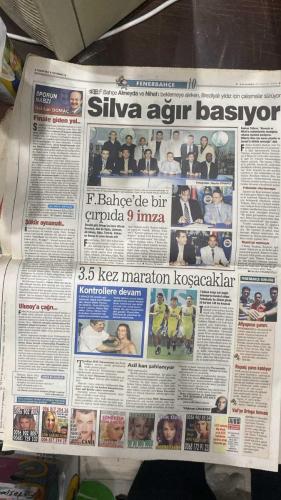 FOTOMAÇ SPOR GAZETESİ - TURKISH NEWSPAPER - DOĞUM GÜNÜ HEDİYESİ  - EKSİKSİZ TAM TAKIM GAZETE -26 HAZİRAN 2002 ÇARŞAMBA  İLHAN MANSIZ - ÜMİT DAVALA - RÜŞTÜ REÇBER - ALPAY ÖZALAN - BÜLENT KORKMAZ - FATİH AKYEL - ERGÜN PENBE - TUGAY KERİMOĞLU - EMRE BELÖZOĞLU - YILDIRAY BAŞTÜRK - HASAN ŞAŞ - HAKAN ŞÜKÜR - HAKAN ÜNSAL - ABDULLAH ERCAN - ŞENOL GÜNEŞ - OSCAR RUIZ - KIM MILTON NIELSEN - MICHAEL BALLACK - RUDI VÖLLER - HIDDINK - ARIEL ORTEGA - REVIVO - AZİZ YILDIRIM - GILBERTO SILVA - NİHAT KAHVECİ - SİMAO  TÜRKİYE TARİHİNİN EN ÖNEMLİ MAÇINA ÇIKIYOR: BREZİLYA İLE YARI FİNALDE HEDEF KUPA - ŞENOL GÜNEŞ: “BİZ DAHA İNANÇLIYIZ, KAZANMA HIRSIMIZ FARK YARATACAK” - ALPAY: “RIVALDO’YU SAHADAN SİLECEĞİM” - EMRE: “BREZİLYA’YI YENECEĞİZ, KUPA İÇİN MÜCADELE EDECEĞİZ” - RÜŞTÜ: “HALKIMIZIN İNANCI BİZE GÜÇ VERİYOR” - MİLLİLER: “SAHAYA 11 DEĞİL, 70 MİLYON OLARAK ÇIKIYORUZ” - ALMANYA GÜNEY KORE’Yİ BALLACK’IN GOLÜYLE YENEREK FİNALE ÇIKTI, RAKİBİ BREZİLYA- TÜRKİYE BREZİLYA MAÇI TAM SAYFA HABERİ