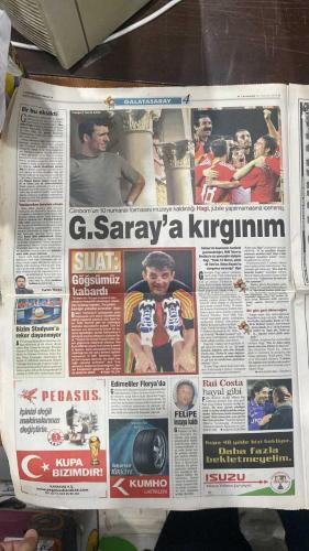 FOTOMAÇ SPOR GAZETESİ - TURKISH NEWSPAPER - DOĞUM GÜNÜ HEDİYESİ  - EKSİKSİZ TAM TAKIM GAZETE -26 HAZİRAN 2002 ÇARŞAMBA  İLHAN MANSIZ - ÜMİT DAVALA - RÜŞTÜ REÇBER - ALPAY ÖZALAN - BÜLENT KORKMAZ - FATİH AKYEL - ERGÜN PENBE - TUGAY KERİMOĞLU - EMRE BELÖZOĞLU - YILDIRAY BAŞTÜRK - HASAN ŞAŞ - HAKAN ŞÜKÜR - HAKAN ÜNSAL - ABDULLAH ERCAN - ŞENOL GÜNEŞ - OSCAR RUIZ - KIM MILTON NIELSEN - MICHAEL BALLACK - RUDI VÖLLER - HIDDINK - ARIEL ORTEGA - REVIVO - AZİZ YILDIRIM - GILBERTO SILVA - NİHAT KAHVECİ - SİMAO  TÜRKİYE TARİHİNİN EN ÖNEMLİ MAÇINA ÇIKIYOR: BREZİLYA İLE YARI FİNALDE HEDEF KUPA - ŞENOL GÜNEŞ: “BİZ DAHA İNANÇLIYIZ, KAZANMA HIRSIMIZ FARK YARATACAK” - ALPAY: “RIVALDO’YU SAHADAN SİLECEĞİM” - EMRE: “BREZİLYA’YI YENECEĞİZ, KUPA İÇİN MÜCADELE EDECEĞİZ” - RÜŞTÜ: “HALKIMIZIN İNANCI BİZE GÜÇ VERİYOR” - MİLLİLER: “SAHAYA 11 DEĞİL, 70 MİLYON OLARAK ÇIKIYORUZ” - ALMANYA GÜNEY KORE’Yİ BALLACK’IN GOLÜYLE YENEREK FİNALE ÇIKTI, RAKİBİ BREZİLYA- TÜRKİYE BREZİLYA MAÇI TAM SAYFA HABERİ