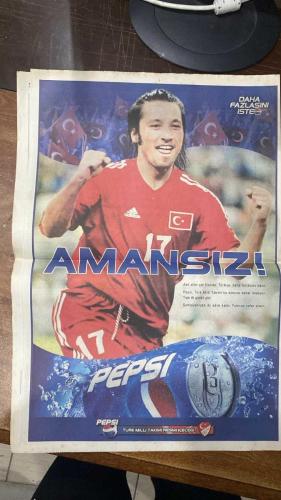 FOTOMAÇ SPOR GAZETESİ - TURKISH NEWSPAPER - DOĞUM GÜNÜ HEDİYESİ  - EKSİKSİZ TAM TAKIM GAZETE -26 HAZİRAN 2002 ÇARŞAMBA  İLHAN MANSIZ - ÜMİT DAVALA - RÜŞTÜ REÇBER - ALPAY ÖZALAN - BÜLENT KORKMAZ - FATİH AKYEL - ERGÜN PENBE - TUGAY KERİMOĞLU - EMRE BELÖZOĞLU - YILDIRAY BAŞTÜRK - HASAN ŞAŞ - HAKAN ŞÜKÜR - HAKAN ÜNSAL - ABDULLAH ERCAN - ŞENOL GÜNEŞ - OSCAR RUIZ - KIM MILTON NIELSEN - MICHAEL BALLACK - RUDI VÖLLER - HIDDINK - ARIEL ORTEGA - REVIVO - AZİZ YILDIRIM - GILBERTO SILVA - NİHAT KAHVECİ - SİMAO  TÜRKİYE TARİHİNİN EN ÖNEMLİ MAÇINA ÇIKIYOR: BREZİLYA İLE YARI FİNALDE HEDEF KUPA - ŞENOL GÜNEŞ: “BİZ DAHA İNANÇLIYIZ, KAZANMA HIRSIMIZ FARK YARATACAK” - ALPAY: “RIVALDO’YU SAHADAN SİLECEĞİM” - EMRE: “BREZİLYA’YI YENECEĞİZ, KUPA İÇİN MÜCADELE EDECEĞİZ” - RÜŞTÜ: “HALKIMIZIN İNANCI BİZE GÜÇ VERİYOR” - MİLLİLER: “SAHAYA 11 DEĞİL, 70 MİLYON OLARAK ÇIKIYORUZ” - ALMANYA GÜNEY KORE’Yİ BALLACK’IN GOLÜYLE YENEREK FİNALE ÇIKTI, RAKİBİ BREZİLYA- TÜRKİYE BREZİLYA MAÇI TAM SAYFA HABERİ