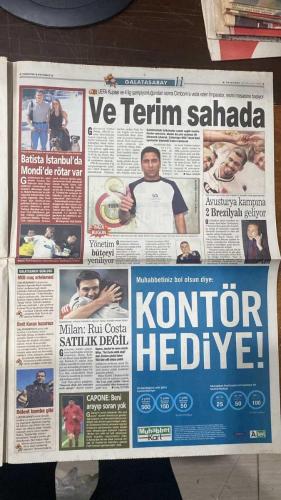FOTOMAÇ SPOR GAZETESİ - TURKISH NEWSPAPER - DOĞUM GÜNÜ HEDİYESİ  - EKSİKSİZ TAM TAKIM GAZETE -27 HAZİRAN 2002 PERŞEMBE  İLHAN MANSIZ - ÜMİT DAVALA - RÜŞTÜ REÇBER - ALPAY ÖZALAN - BÜLENT KORKMAZ - FATİH AKYEL - ERGÜN PENBE - TUGAY KERİMOĞLU - EMRE BELÖZOĞLU - YILDIRAY BAŞTÜRK - HASAN ŞAŞ - HAKAN ŞÜKÜR - HAKAN ÜNSAL - ŞENOL GÜNEŞ - OSCAR RUIZ - KIM MILTON NIELSEN - MICHAEL BALLACK - RUDI VÖLLER - HIDDINK - ARIEL ORTEGA - REVIVO - AZİZ YILDIRIM - GILBERTO SILVA - NİHAT KAHVECİ - SİMAO - HALUK ULUSOY - LUCE (LUCECSCU) - SERGEN YALÇIN - NICULESCU  BREZİLYA’YA YENİLDİK AMA TARİHE GEÇTİK: TÜRKİYE DÜNYANIN EN İYİ 4 TAKIMINDAN BİRİ OLDU - ŞENOL GÜNEŞ: “FİNALE ÇIKAMADIK, ÖZÜR DİLİYORUZ AMA FUTBOLCULARIMLA GURUR DUYUYORUM” - HALUK ULUSOY: “TÜRKİYE BU FUTBOLCULARLA GURUR DUYMALI” - ALMANYA GÜNEY KORE’Yİ BALLACK’IN GOLÜYLE YENEREK FİNALE ÇIKTI, RAKİBİ BREZİLYA - TÜRKİYE ÜÇÜNCÜLÜK MAÇINDA GÜNEY KORE İLE KARŞILAŞACAK - TRABZON’DA ŞENOL GÜNEŞ’İN HEYKELİ DİKİLECEK, BABASININ EVİ YIKILDI - ORTEGA İSTANB