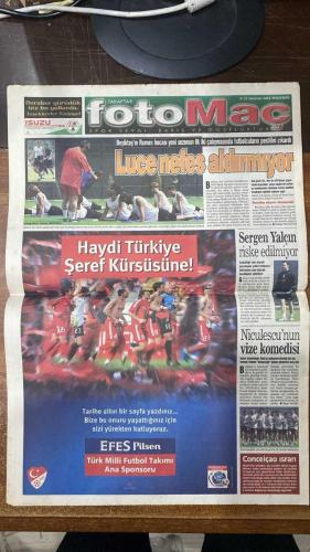 FOTOMAÇ SPOR GAZETESİ - TURKISH NEWSPAPER - DOĞUM GÜNÜ HEDİYESİ  - EKSİKSİZ TAM TAKIM GAZETE -27 HAZİRAN 2002 PERŞEMBE  İLHAN MANSIZ - ÜMİT DAVALA - RÜŞTÜ REÇBER - ALPAY ÖZALAN - BÜLENT KORKMAZ - FATİH AKYEL - ERGÜN PENBE - TUGAY KERİMOĞLU - EMRE BELÖZOĞLU - YILDIRAY BAŞTÜRK - HASAN ŞAŞ - HAKAN ŞÜKÜR - HAKAN ÜNSAL - ŞENOL GÜNEŞ - OSCAR RUIZ - KIM MILTON NIELSEN - MICHAEL BALLACK - RUDI VÖLLER - HIDDINK - ARIEL ORTEGA - REVIVO - AZİZ YILDIRIM - GILBERTO SILVA - NİHAT KAHVECİ - SİMAO - HALUK ULUSOY - LUCE (LUCECSCU) - SERGEN YALÇIN - NICULESCU  BREZİLYA’YA YENİLDİK AMA TARİHE GEÇTİK: TÜRKİYE DÜNYANIN EN İYİ 4 TAKIMINDAN BİRİ OLDU - ŞENOL GÜNEŞ: “FİNALE ÇIKAMADIK, ÖZÜR DİLİYORUZ AMA FUTBOLCULARIMLA GURUR DUYUYORUM” - HALUK ULUSOY: “TÜRKİYE BU FUTBOLCULARLA GURUR DUYMALI” - ALMANYA GÜNEY KORE’Yİ BALLACK’IN GOLÜYLE YENEREK FİNALE ÇIKTI, RAKİBİ BREZİLYA - TÜRKİYE ÜÇÜNCÜLÜK MAÇINDA GÜNEY KORE İLE KARŞILAŞACAK - TRABZON’DA ŞENOL GÜNEŞ’İN HEYKELİ DİKİLECEK, BABASININ EVİ YIKILDI - ORTEGA İSTANB