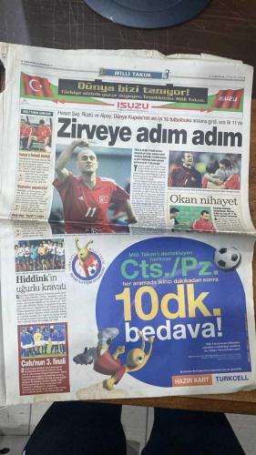 FOTOMAÇ SPOR GAZETESİ - TURKISH NEWSPAPER - DOĞUM GÜNÜ HEDİYESİ  - EKSİKSİZ TAM TAKIM GAZETE -29 HAZİRAN 2002 CUMARTESİ  ELVIR BALİÇ - BURAK ELMAS - FATİH TERİM - HASAN ŞAŞ - ERGÜN PENBE - HAKAN ŞÜKÜR - HAKAN ÜNSAL - OKAN BURUK - ÜMİT DAVALA - RÜŞTÜ REÇBER - ALPAY ÖZALAN - BÜLENT KORKMAZ - YILDIRAY BAŞTÜRK - EMRE BELÖZOĞLU - ŞENOL GÜNEŞ - AZİZ YILDIRIM - ARIEL ORTEGA - REVIVO - GILBERTO SILVA - NİHAT KAHVECİ - SİMAO - HALUK ULUSOY  TÜRKİYE GÜNEY KORE İLE ÜÇÜNCÜLÜK MAÇINDA: “HAYDİ TÜRKİYE ŞEREF KÜRSÜSÜNE” - MAÇ BUGÜN 14.00’TE DAEGU’DA, HAKEM KUVEYT’TEN MANE - HAKAN ÜNSAL VE OKAN BURUK İLK 11’DE, HAKAN ŞÜKÜR FORVETTE - BREZİLYA-ALMANYA FİNALİ YARIN YOKOHAMA’DA - ELVIR BALİÇ GALATASARAY’A İMZA ATTI, “KEFEN GİYERİM, CİMBOM FORMASI GİYMEM” SÖZLERİNİ İNKAR ETTİ - BALİÇ’E 3+1 YILLIK SÖZLEŞME VE YILLIK 1 MİLYON DOLAR GARANTİ - GALATASARAY BREZİLYA’DAN FABIO PINTO VE FELIPE’Yİ GETİRİYOR - FATİH TERİM: “İLK BOMBA BENİM” - PSG’DEN ALEX İÇİN GÖRÜŞMELER SÜRÜYOR - MİLLİ TAKIM POSTERİ TAM SAYFA