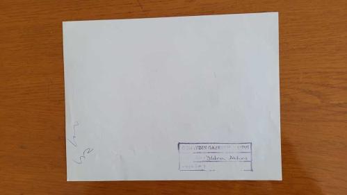 TÜRKİYE CUMHURİYETİ ESKİ SAĞLIK BAKANI YILDIRIM AKTUNA'NIN AJANS-BASIN FOTOĞRAFI (KAĞIT BASIM) - 21 x 16 cm EBADINDA - YILDIRIM AKTUNA, YÜKSEK SAĞLIK ŞURASI TOPLANTISINDA BİR SUBAYLA (TÜMGENERAL) KONUŞURKEN, 1992, HİKMET SAATÇİ