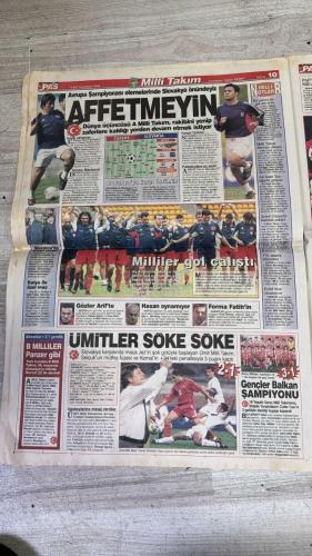 PAS SPOR GAZETESİ - 07 EYLÜL 2002 - FELİPE: BİR GÜN ALKIŞLAYACAKLAR - VEDAT: KAFAMDA SADECE FORMA VAR - BÜCÜR SUAT: MAÇLARDA TUTULUYORUM - G.SARAY'DAN HAKAN'A REST - PİNTO: BENİ HİÇ HESABA KATMAMIYORLAR - BERKANT İSYANI - BATİSTA TEŞRİF ETTİ - KOCAELİ SIKINTISI - TERİM: ÇARE BENDE - ASLANLAR GİBİ ÇALIŞIYORLAR - ERGÜN: GÖZÜME HİÇ UYKU GİRMİYOR - CEPTEN ÖDEMELİ ARA - LUCESCU ÖĞRENCİLERİNİ SINIFTA BIRAKTI - AVRUPA'YI İSTİYORUM - AHMET YILDIRIM: BU YIL ÇOK ŞEY DEĞİŞTİ - VICTORIA - FELIPE - VEDAT - SUAT - HAKAN ŞÜKÜR - TERİM - PİNTO - BERKANT - BATISTA - M.POLAT - SEAT CAN - FATİH TERİM - CHRİSTİAN - SEDAT - SERHAN KURTUL - OSMAN CANAYDIN - ERGÜN - LUCESCU - ENGİN - BİLGİLİ - AHMET YILDIRIM - MÜSLÜM BABA - GERECCİ - HÜSEYİN - ZIYA DOĞAN - HASAN ÖZER - R. ISADORA - TOLGAN - FARUK - AHMET DURSUN - ZAGO - CORDOBA - MARCO AURELIO - SÜREYYA AYHAN - MIRANDA - LEE - SERKAN YAZICI - GÖKŞEN - OKAN - EMRE - RONALDO - CUPER - ATALAY - SERKAN KILIÇ - SELAHATTİN - PETE SAMPRAS