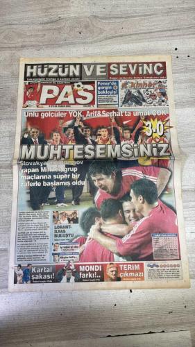 PAS SPOR GAZETESİ - 08 EYLÜL 2002 - SAKARYASPOR TRAFİĞE 5 KURBAN VERDİ - DOĞAN SERBESTTE DÜNYA ŞAMPİYONU OLDU - MUHTEŞEMSİNİZ - SLOVAKYA ÖNÜNDE ŞOV - KARTAL ŞAKASI - LORANT-İLYAS BULUŞTU - İYİ FUTBOL İYI SKOR - ALKIŞLAR ARİF'E - MONDİ FARKI - TERİM ÇIKMAZI - BİYEDİC: ÇIKIŞIMIZ SÜRECEK - SAMSUNSPOR'UN TADI YOK - İMPARATOR ÇIKMAZ SOKAKTA - G.SARAY YARA SARIYOR - YURGUN MALATYA - MEKSİKALI İLK FIRÇAYI YEDİ - FELİPE İŞİ SIKI TUTUYOR - CHRİSTİAN GOLÜ SEVDİ - KARDEŞLERİN MAÇI GALİBİ İSTANBUL - ALTAY'DA TURMUŞ RÜZGARI ESİYOR - ELAZIĞ'DA BULAK'IN YERİNE TOK - ARİF ERDEM  - SERHAT  - HAKAN ŞÜKÜR  - İLHAN MANSIZ  - HASAN ŞAŞ  - ERGÜN PENBE  - LORANT  - İLYAS TÜFEKÇİ  - SERDAR ŞENKAYA  - ARİF  - BİYEDİC  - BERKANT  - TERİM  - HASAN ÖZER  - ALEX  - M.HACIOGLU  - DENİZ  - ÖMER  - SERGİO ALMAGUER  - FELİPE  - CHRİSTİAN  - TURMUŞ  - BULAK  - TOK  - MUSTAFA  - ALİ CEMAL  - CESAR  - VIOLA  - CAVCAV  - HARUN DOĞAN  - MARGARYAN  - GÜLHAN  - POLATÇI  - KORAY  - KÜRŞAT  - ALİAGHAN MARONGS  - MURAT