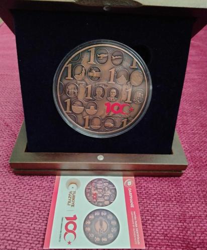 Türkiye'nin 100 Yılı Bronz Hatıra Parası Ahşap Kutulu