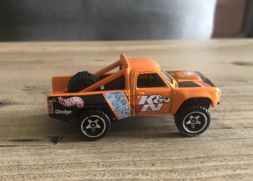 Hot Wheels / '87 Dodge D100