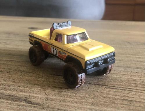 Hot Wheels / '70 Dodge Power Wagon