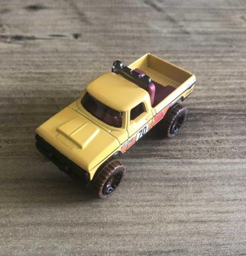 Hot Wheels / '70 Dodge Power Wagon