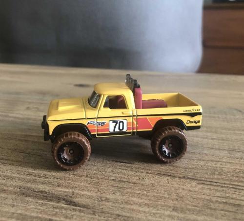 Hot Wheels / '70 Dodge Power Wagon