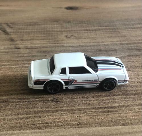 Hot Wheels / '86 Monte Carlo