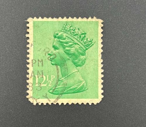 İngiltere Pulu - England Stamp -  Postadan Geçmiş Pul Filateli - DAMGALI -KRALİÇE II. ELIZABETH TEMALI PUL,  12 1/2 PARA - YABANCI PULLAR -NOSTALJİK DOĞUM GÜNÜ HEDİYESİ