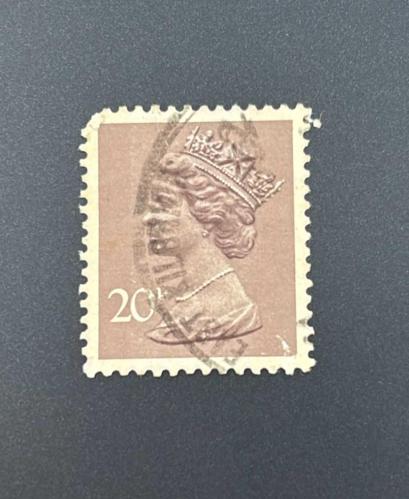 İngiltere Pulu - England Stamp -  Postadan Geçmiş Pul Filateli - DAMGALI -KRALİÇE II. ELIZABETH TEMALI PUL, 20 PARA - YABANCI PULLAR -NOSTALJİK DOĞUM GÜNÜ HEDİYESİ