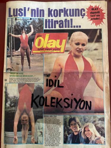 OLAY HAFTALIK MAGAZİN GAZETESİ - DOĞUM GÜNÜ HEDİYESİ (TURKİSH - NEWSPAPER) - 6 KASIM 1981 - TAM TAKIM 8 SAYFADIR -Lusi-Charlene Tilton-John Mercedes-Bulut Aras-Perihan-Mehmet Ali Erbil-Suna Pekuy-Fatma Girik-Cengiz Tekin-Ercan Turgut-Bulut Aras-Selami Şahin-Nuri Sesen-Mustafa Topaloğlu-Atila Yelken-Halit Çelikoğlu-Barış Manço-İtır Müftüoğlu-Bilgay Çağlar-Tarık Akan-Ajda Pekkan-Rüçhan Adlı-Türkan Şoray-Onat Kutlar-Cüneyt Arkın-Yusuf Sezgin-Hülya Süer-Leyla Sayar-Muzaffer Tema-Agâh Özgüç-Lusi’nin korkunç itirafı-Olay objektifi Lusi’nin evinde-Bulut Aras’ın gizli aşkı-Doğrusu gazetecilik hiç de kolay değilmiş-İstikbalini bir hayale bağladı-Geliyor son yılların en güzel yıllığı-Mehmet Ali Erbil de sahneye çıkmaya hazırlanıyor-İyi ki doğdun Suna abla-Ve Cengiz Tekin’in başını bağladılar-Yerin kulağı var-Hayalet aramızda dolaşıyor-Karısından ayrılmasının nedeni babasıyla olan dahli önceki ilişkisi-Halhal-Hediyeli bulmaca-Bu haftaki falınız-Bütün borçlarını ödeyen Tarık Akan’ın ne dükkanı kal